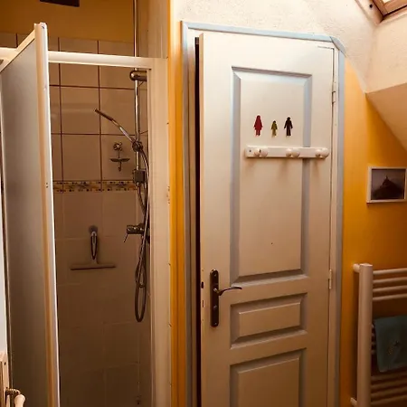 Дом отдыха Proche Mont St-michel, Deux Maisons Authentiques Au Coeur De La Nature, Domaine De L'angeviniere *