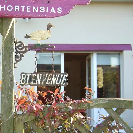 Proche Mont St-michel, Deux Maisons Authentiques Au Coeur De La Nature, Domaine De L'angeviniere Дом отдыха Saint-Laurent-de-Terregatte