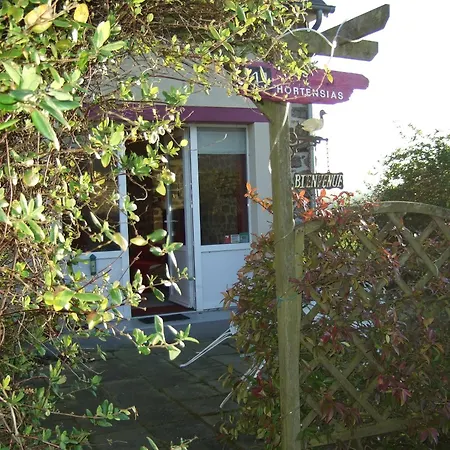 Дом отдыха Proche Mont St-michel, Deux Maisons Authentiques Au Coeur De La Nature, Domaine De L'angeviniere *