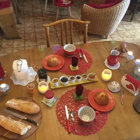 Дом отдыха Proche Mont St-michel, Deux Maisons Authentiques Au Coeur De La Nature, Domaine De L'angeviniere *