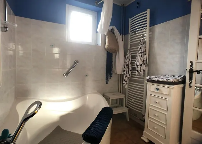 Proche Mont St-michel, Deux Maisons Authentiques Au Coeur De La Nature, Domaine De L'angeviniere