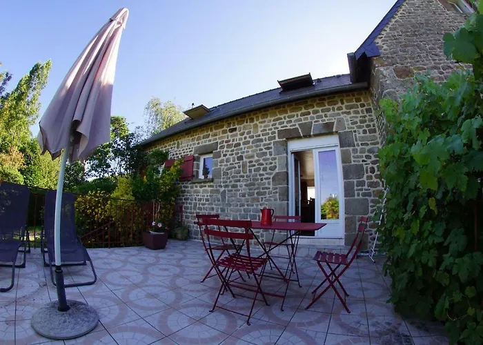 Proche Mont St-michel, Deux Maisons Authentiques Au Coeur De La Nature, Domaine De L'angeviniere بيت للعطل